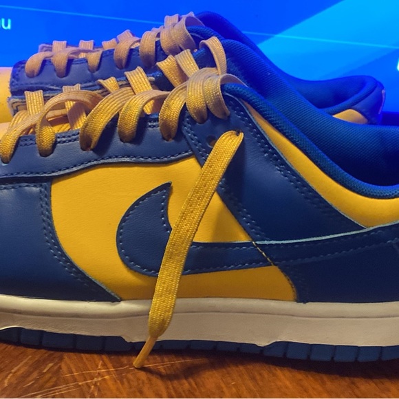 UCLA dunks - Picture 4 of 4